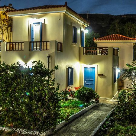 Mainades Maisonettes & Studios Menites Екстер'єр фото